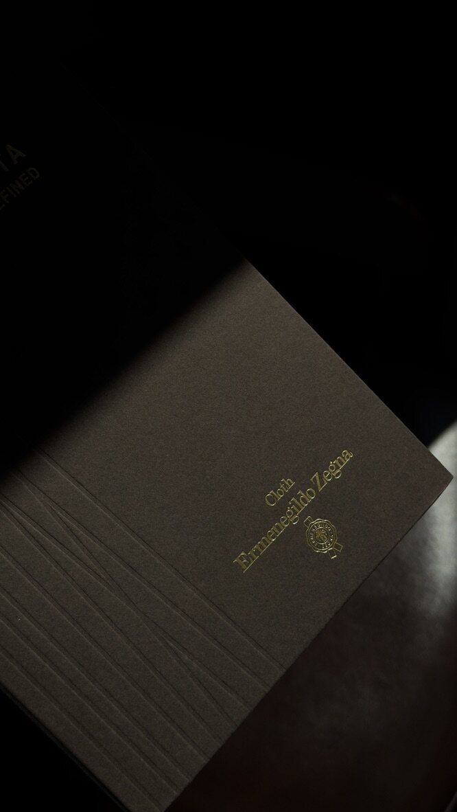 Обложка книги тканей Cloth Ermenegildo Zegna с золотым тиснением