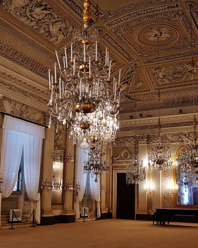 Белый зал (Sala Bianca) палаццо Питти во Флоренции